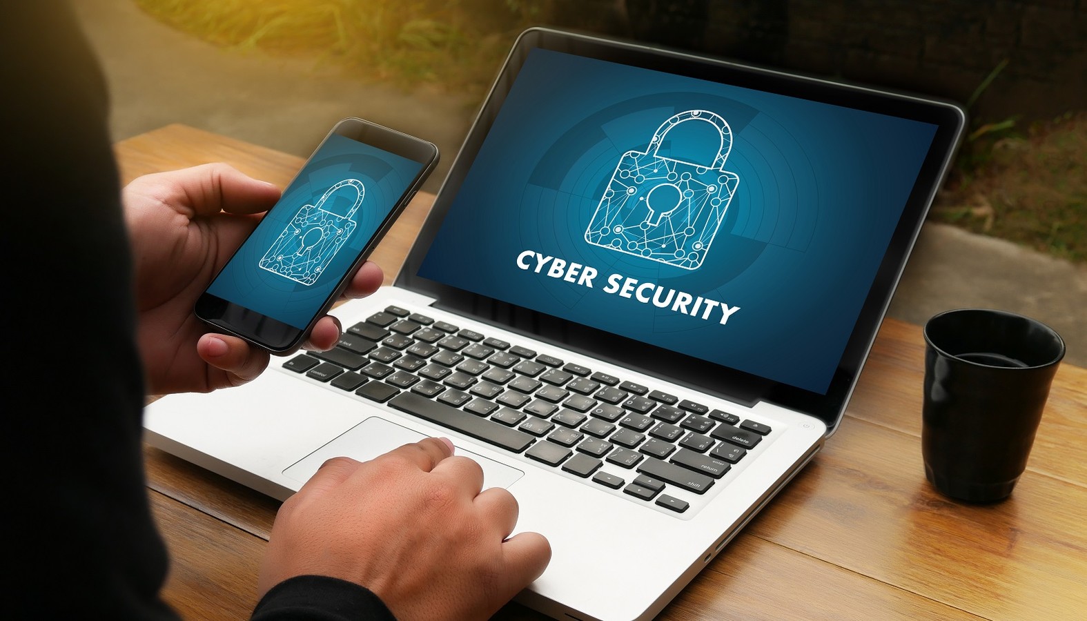 Cyber security på smartphone og bærbar computer