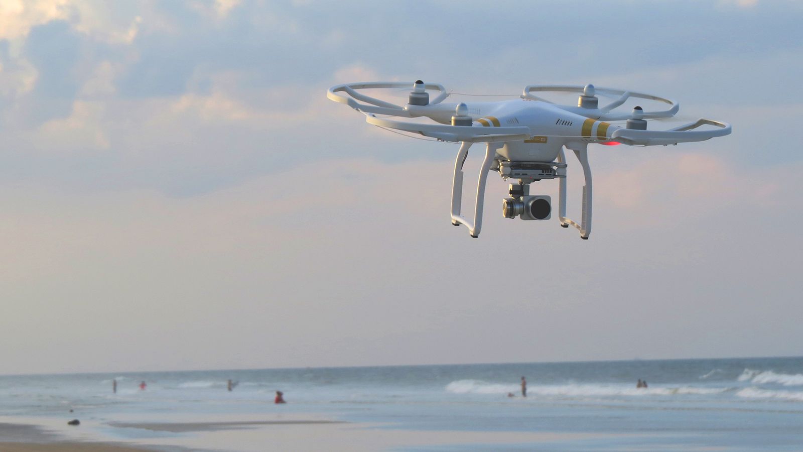 Drone ved strand
